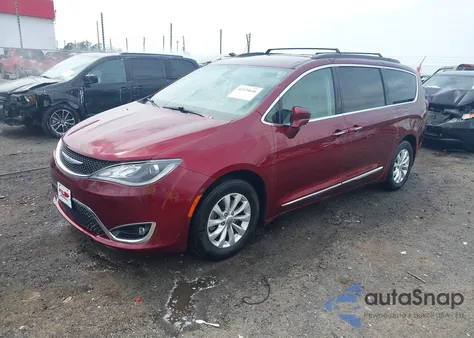 2017 Chrysler Pacifica Touring-L z USA, uszkodzony, nr VIN 2C4RC1BG0HR702383